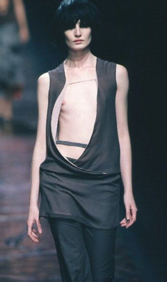 9. Erin O'Connor – catwalk oops