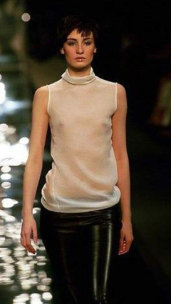 17. Erin O'Connor – catwalk oops