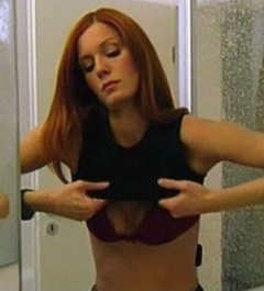 1. Esther Schweins – Im Fadenkreuz - Das Chamleon, 2001