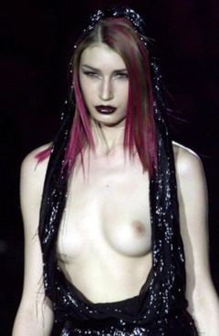 4. Eugenia Volodina – catwalk oops