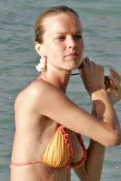5. Eva Herzigova – bikini, 2009