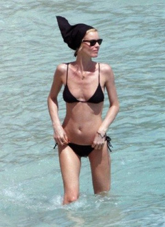10. Eva Herzigova – bikini, 2009