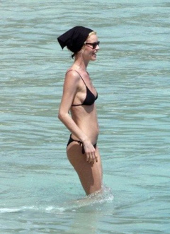 12. Eva Herzigova – bikini, 2009
