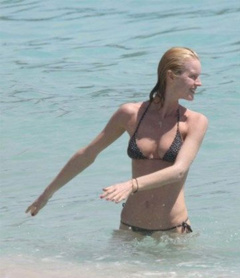 13. Eva Herzigova – bikini, 2009