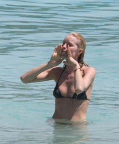17. Eva Herzigova – bikini, 2009