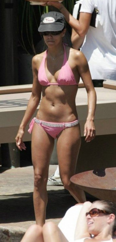 5. Eva Longoria – Sunbathing by the pool, 2005