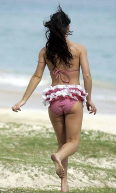 6. Evangeline Lilly – pink bikini, 2006