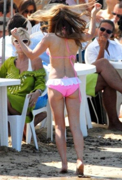 2. Geri Halliwell – pink bikini, 2007