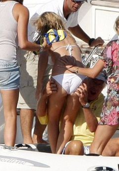 7. Geri Halliwell Sexy – white bikiki, 2009