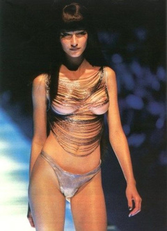 1. Gisele Bundchen – Topless on a Catwalk, 1999