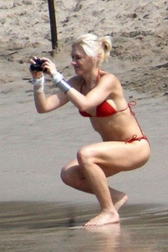 1. Gwen Stefani – red bikini, 2010