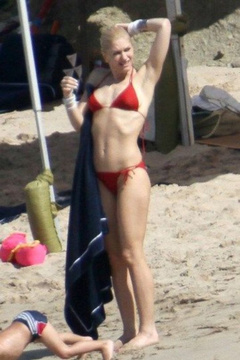 4. Gwen Stefani – red bikini, 2010