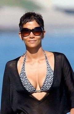 5. Halle Berry – bikini, 2011
