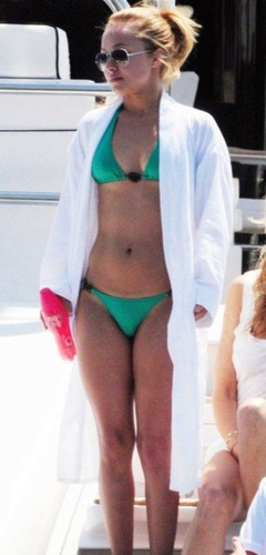 6. Hayden Panettiere – green bikini, 2009