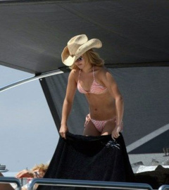 1. Hayden Panettiere – orange bikini, 2009