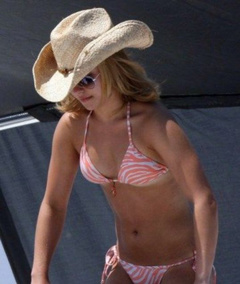 3. Hayden Panettiere – orange bikini, 2009
