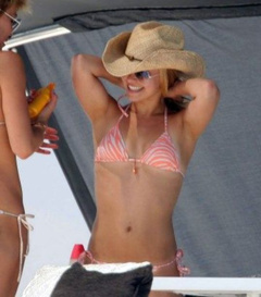 4. Hayden Panettiere – orange bikini, 2009