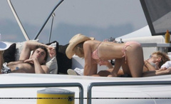 9. Hayden Panettiere – orange bikini, 2009