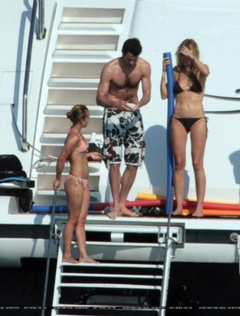 11. Hayden Panettiere – orange bikini, 2009