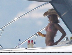 15. Hayden Panettiere – orange bikini, 2009