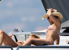 17. Hayden Panettiere – orange bikini, 2009