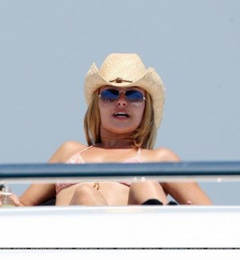 19. Hayden Panettiere – orange bikini, 2009