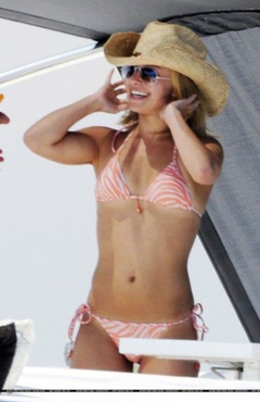 20. Hayden Panettiere – orange bikini, 2009