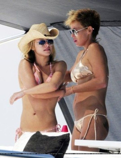 2. Hayden Panettiere – orange bikini, 2009