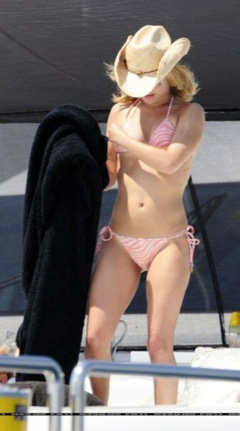 5. Hayden Panettiere – orange bikini, 2009