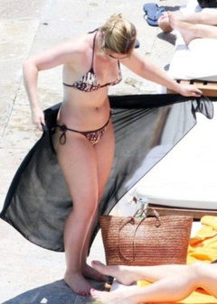 2. Heidi Range – bikini by the pool, 2008