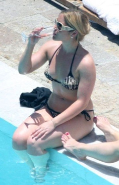 3. Heidi Range – bikini by the pool, 2008