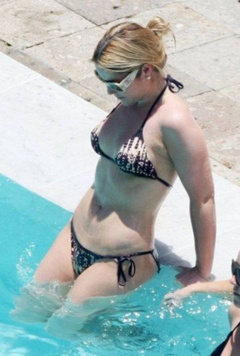 6. Heidi Range – bikini by the pool, 2008
