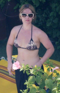 7. Heidi Range – bikini by the pool, 2008