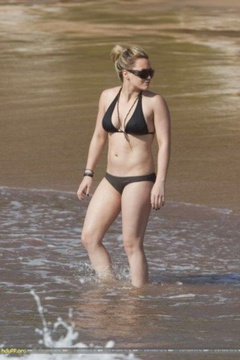 4. Hilary Duff – bikini, 2009