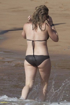 5. Hilary Duff – bikini, 2009