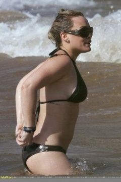 6. Hilary Duff – bikini, 2009