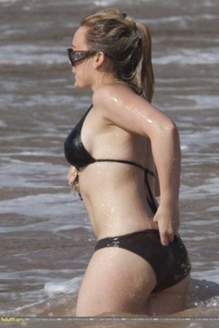 7. Hilary Duff – bikini, 2009