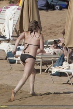 8. Hilary Duff – bikini, 2009