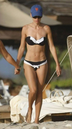 2. Hilary Swank – bikini at the beach, 2007
