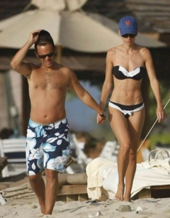 3. Hilary Swank – bikini at the beach, 2007