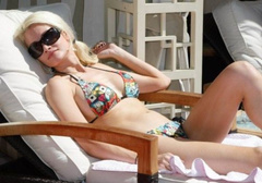 6. Holly Madison – bikini, 2009