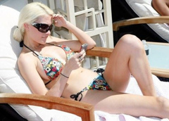 7. Holly Madison – bikini, 2009