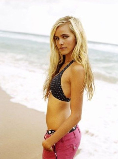 3. Isabel Lucas Sexy – Home and Away, 2007
