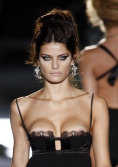 2. Isabeli Fontana – catwalk oops, 2007