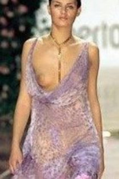 4. Isabeli Fontana – catwalk oops, 2007