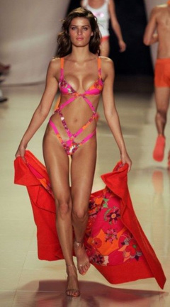 1. Isabeli Fontana – sexy bikini, 2008