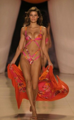 2. Isabeli Fontana – sexy bikini, 2008