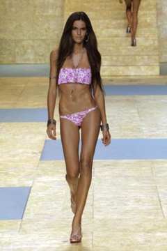 4. Izabel Goulart – bikini, 2009