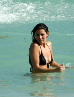3. Jamie-Lynn Sigler – black bikini, 2006
