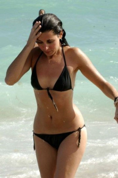5. Jamie-Lynn Sigler – black bikini, 2006